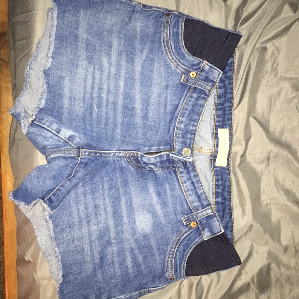 Gap maternity shorts